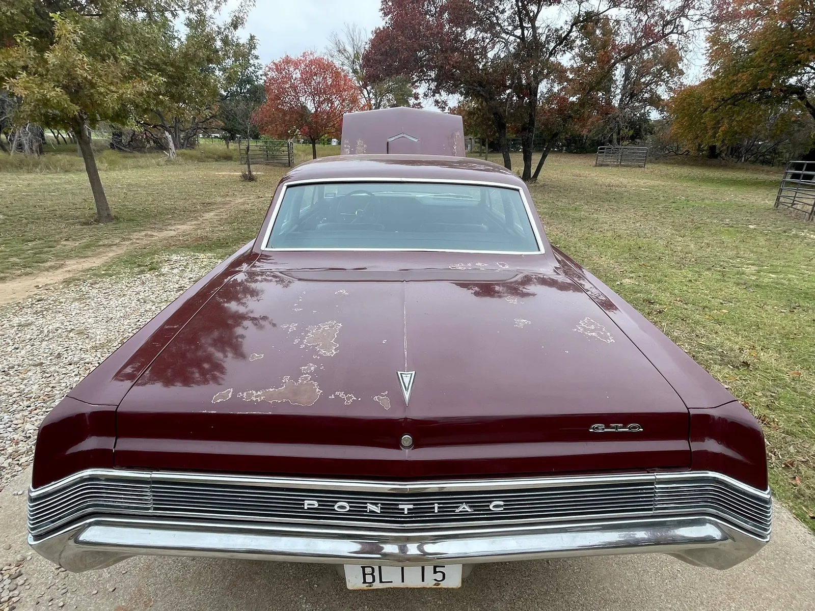 Visible paint chipping, rear deck lid