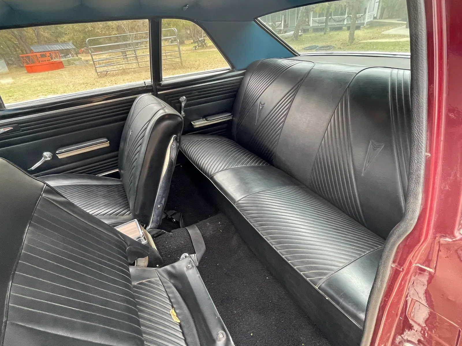 Rear seat, view 2